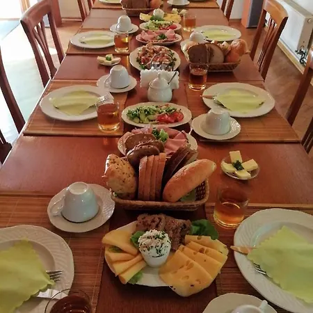 Pod Debem U Jakuba نيبووميتسا
